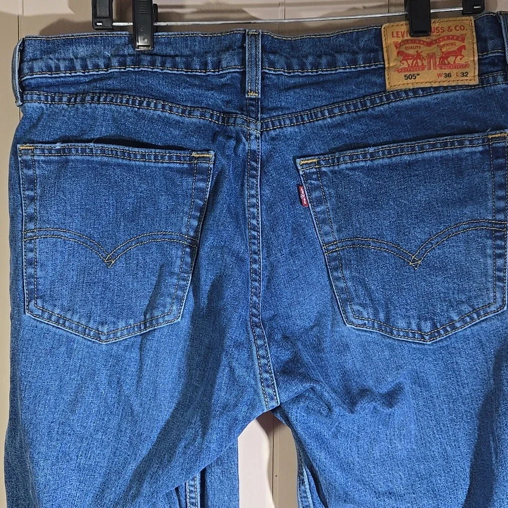 Levi's 505 Men's Relaxed Jeans Medium Wash Blue 36X32
